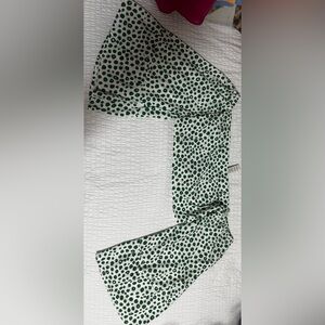 Crop top with dots and beautiful sleeves